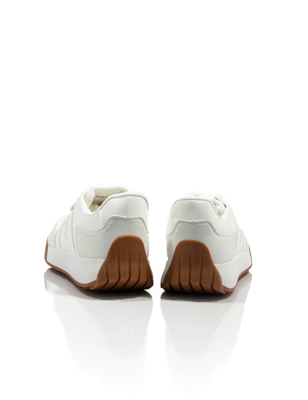 Cette image contient Baskets Blanches à Semelle Gomme Crantée chez Joliesse. à 89,99 TND en Tunisie. L'hexa de l'arrière plan es