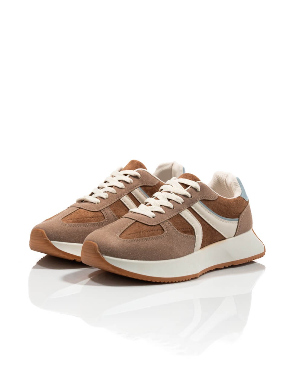 Cette image contient Baskets Rétro-Chic en Daim chez Joliesse. à 99,99 TND en Tunisie. L'hexa de l'arrière plan est #E7E7E7